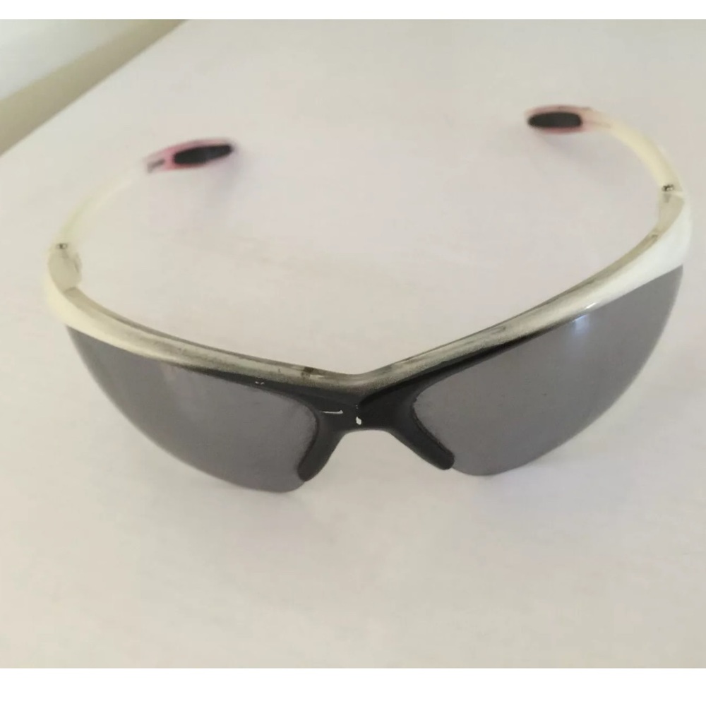 ESPN.INC Stylish Black and White Video Game Sunglasses